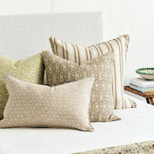 Load image into Gallery viewer, Hanami Shell Cushion