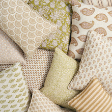 Load image into Gallery viewer, Hanami Shell Cushion