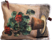 Load image into Gallery viewer, RED GERANIUMS Clutch
