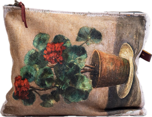 RED GERANIUMS Clutch